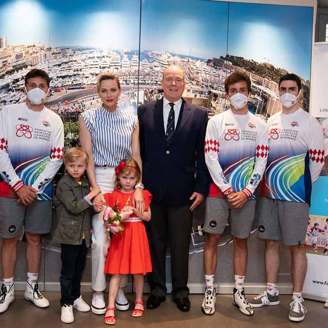 ¡A toda velocidad! Jacques y Gabriella de Mónaco se divierten con sus padres en las 24 horas de Le Mans