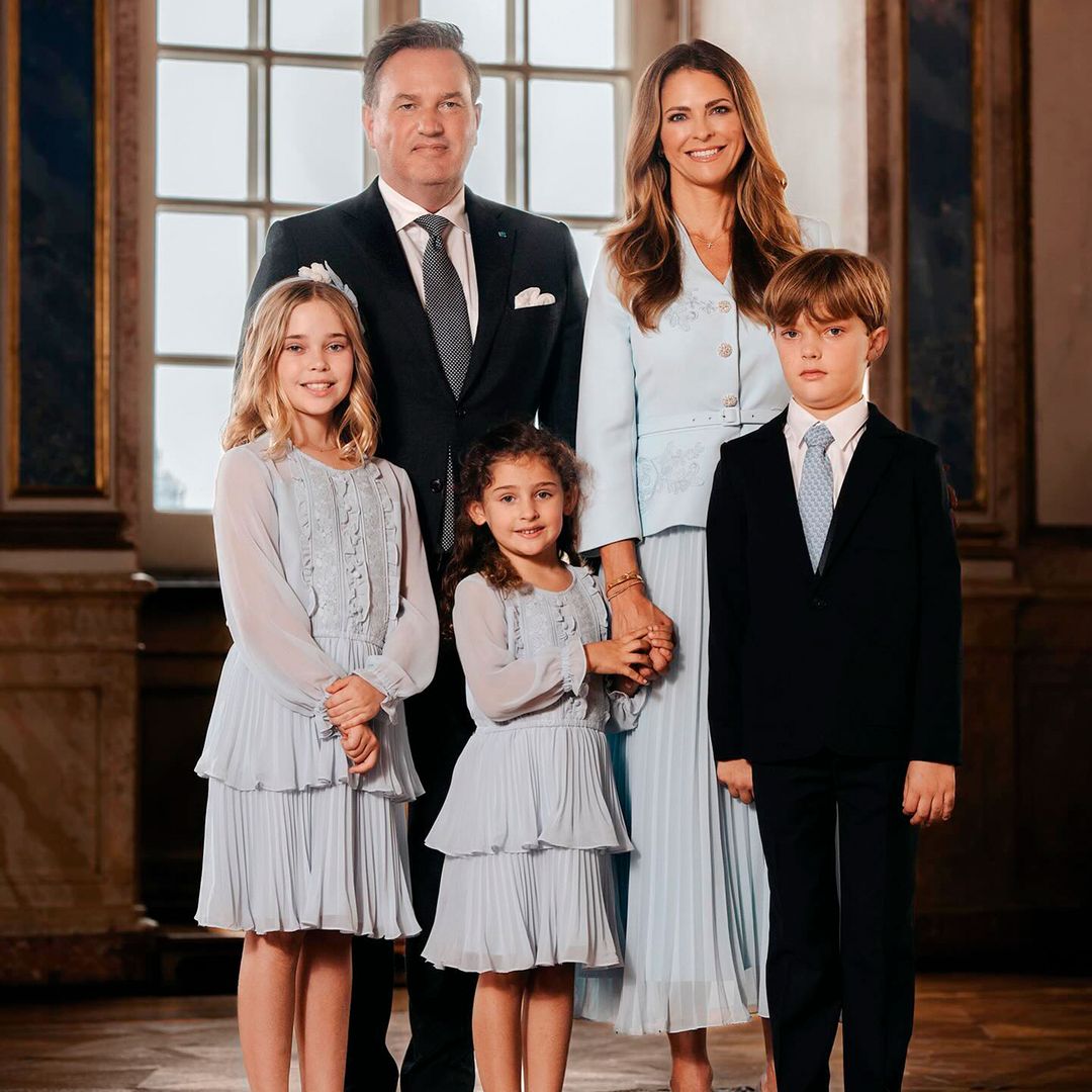 La princesa Magdalena de Suecia junto con su familia