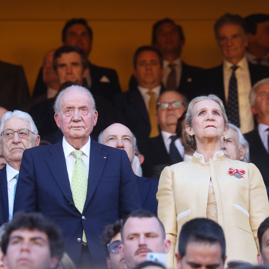 PRIMICIA. El rey Juan Carlos abandona España tras su aclamado paso por Sevilla y revela que volverá "prontísimo"
