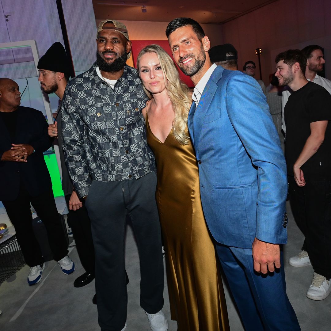 LeBron James, Lindsey Vonn y Novak Djokovic en la fiesta 'Preludio a los Juegos Olímpicos' en la Fundación Louis Vuitton de París el 25 de julio de 2024