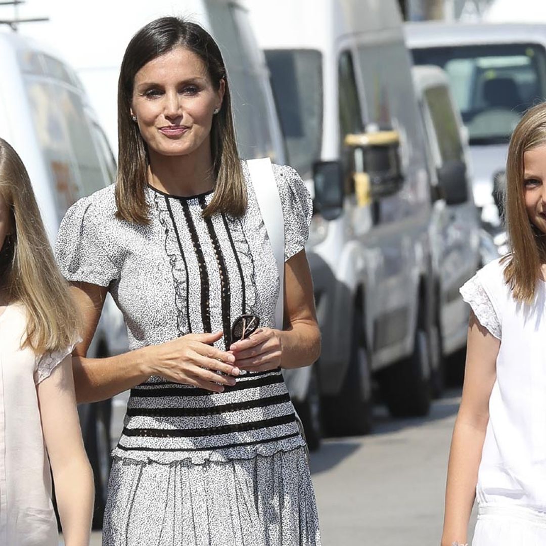 Doña Letizia y sus hijas pasan una tarde de compras 'low cost'