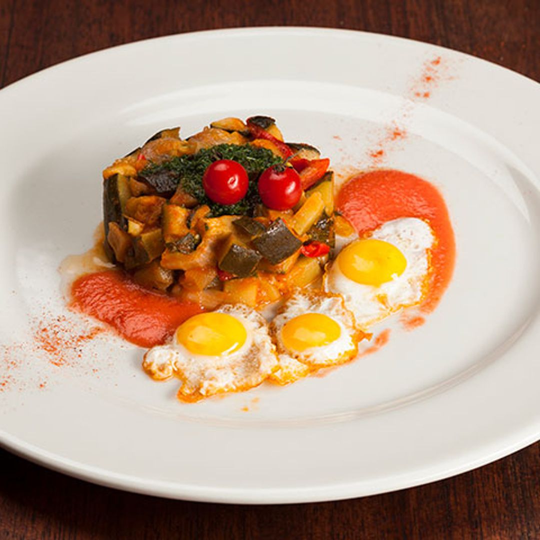 Pisto con huevos de codorniz