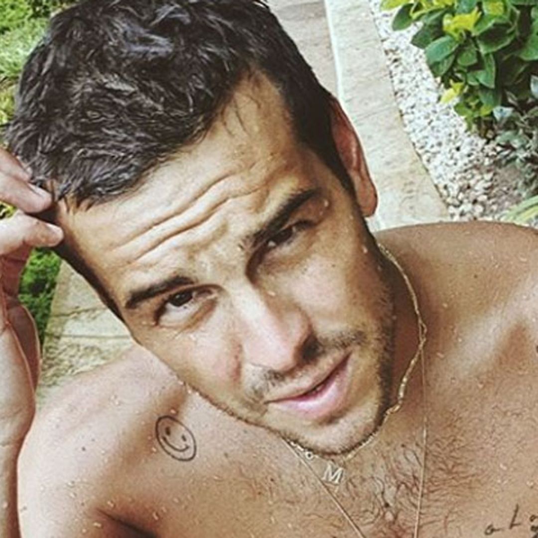 Mario Casas 'compite' con Blanca Suárez por el posado del verano y revoluciona las redes