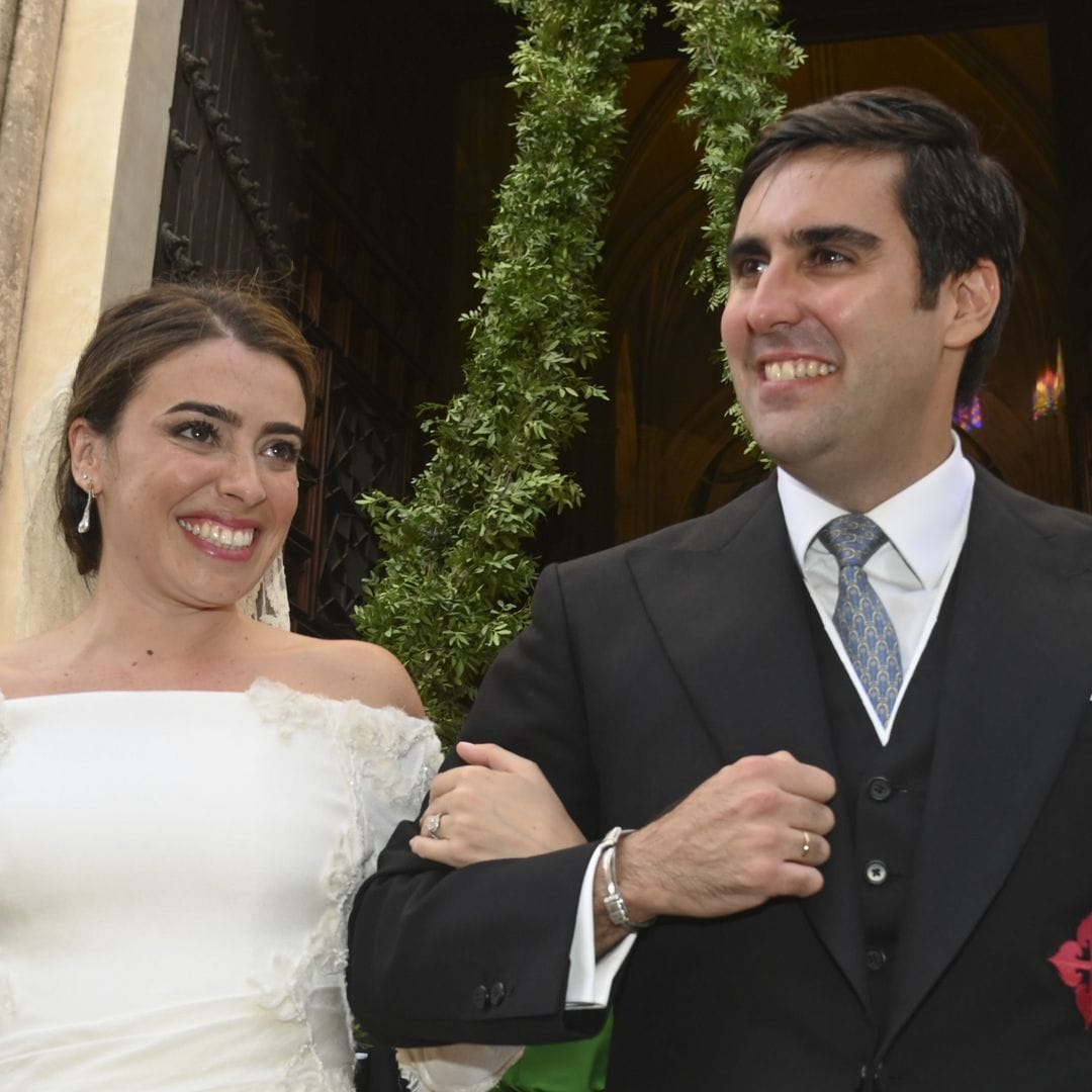Julia Bolaños y José María Ramírez-Cárdenas y Cabello de los Cobos pasan por el altar: todos los detalles de la boda sevillana