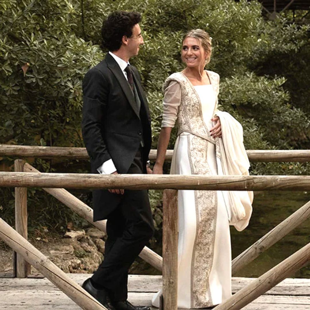 Berta, la novia que se casó en Chinchón con un ramo tejido por ella misma: "Llevaba unos 5 años haciendo crochet y me pareció una idea muy original"