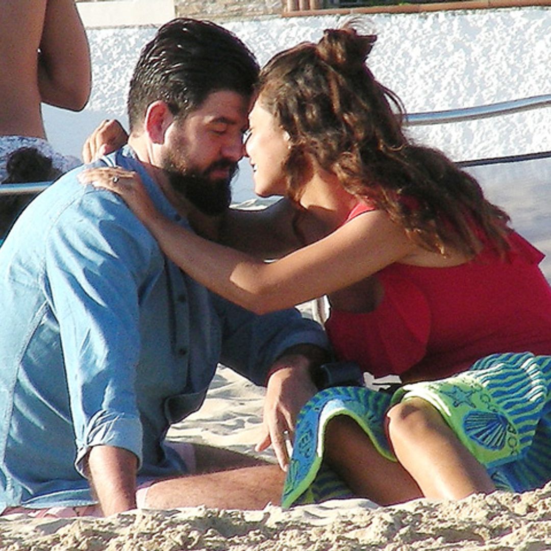 Exclusiva: Manu Sánchez, de 'Bailando con las estrellas', dulce espera en la playa