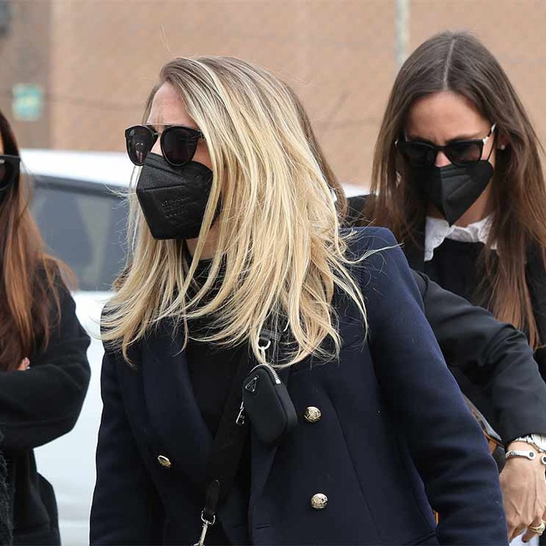 La familia de Álex Casademunt, la madre de su hija y su novia se unen en el dolor de la despedida