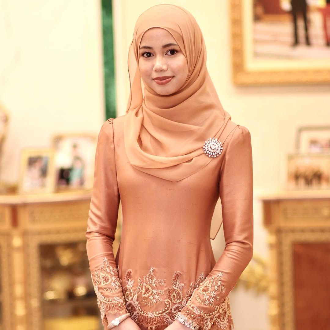 La fascinante vida de la princesa Ameerah, la hija menor del multimillonario sultán de Brunei y una mente privilegiada para las matemáticas
