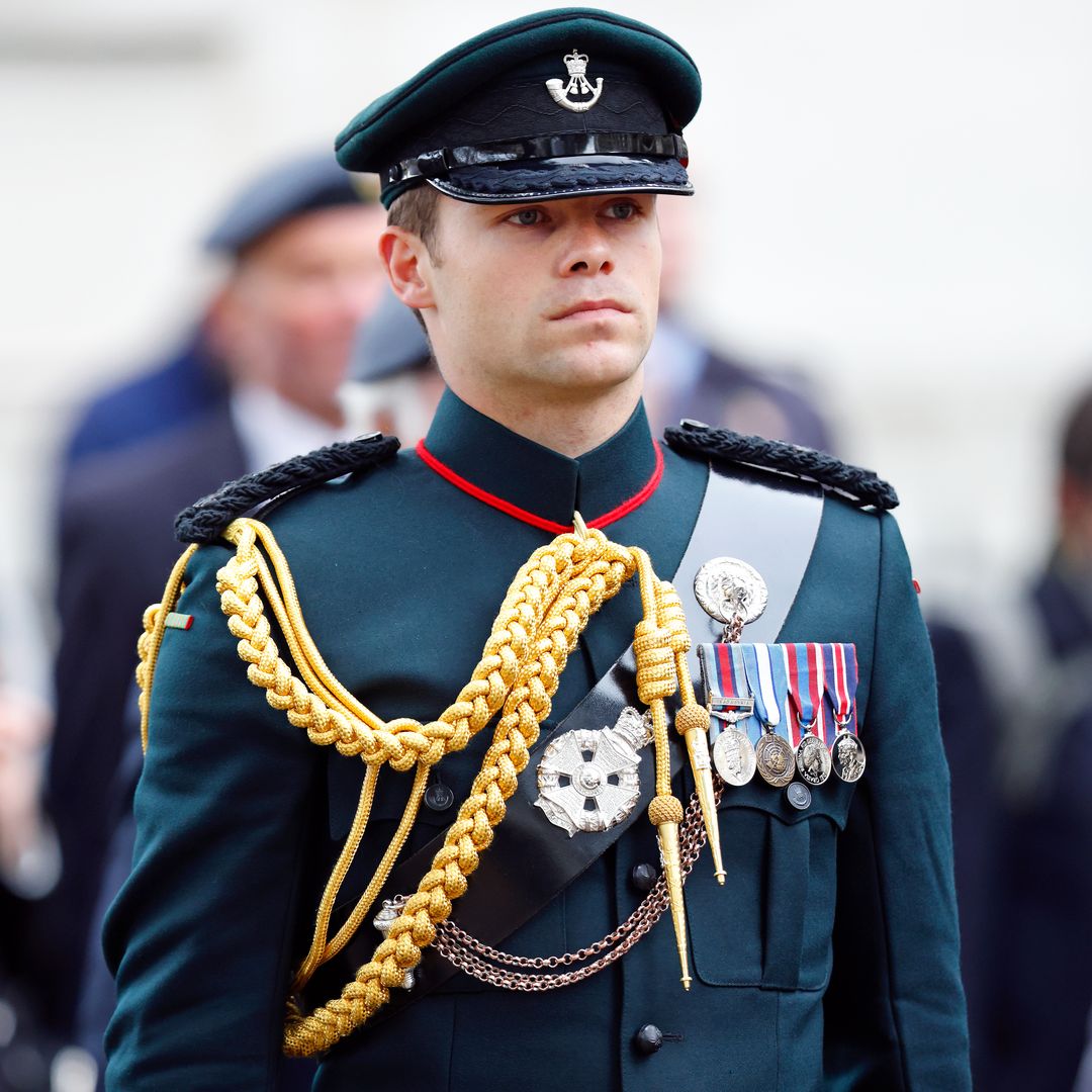 Adiós al escudero sexy de la reina Camilla, pero su sustituto no se queda atrás