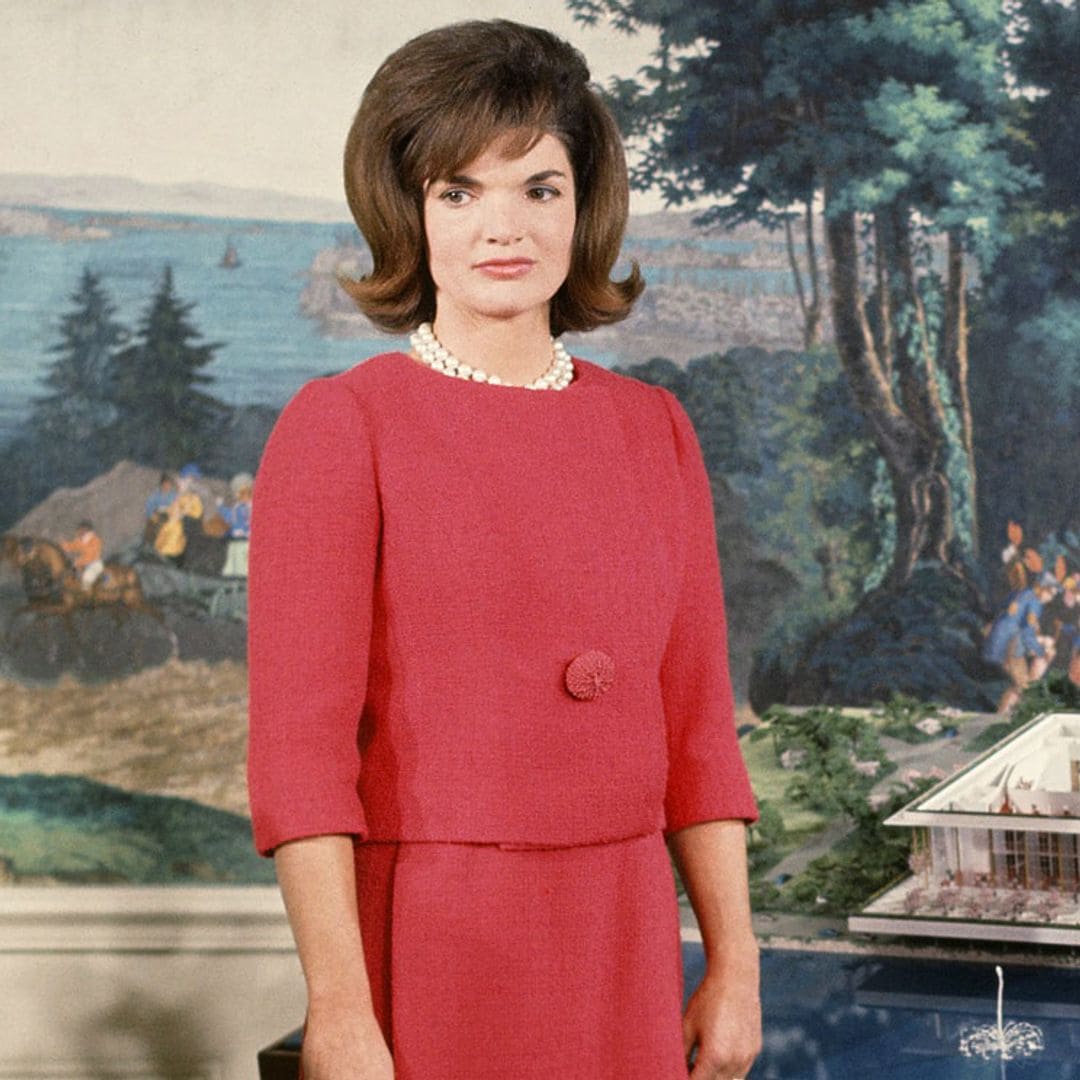 30 años sin Jackie Kennedy: repasamos sus looks más icónicos y su eterna influencia en el estilo de las estrellas