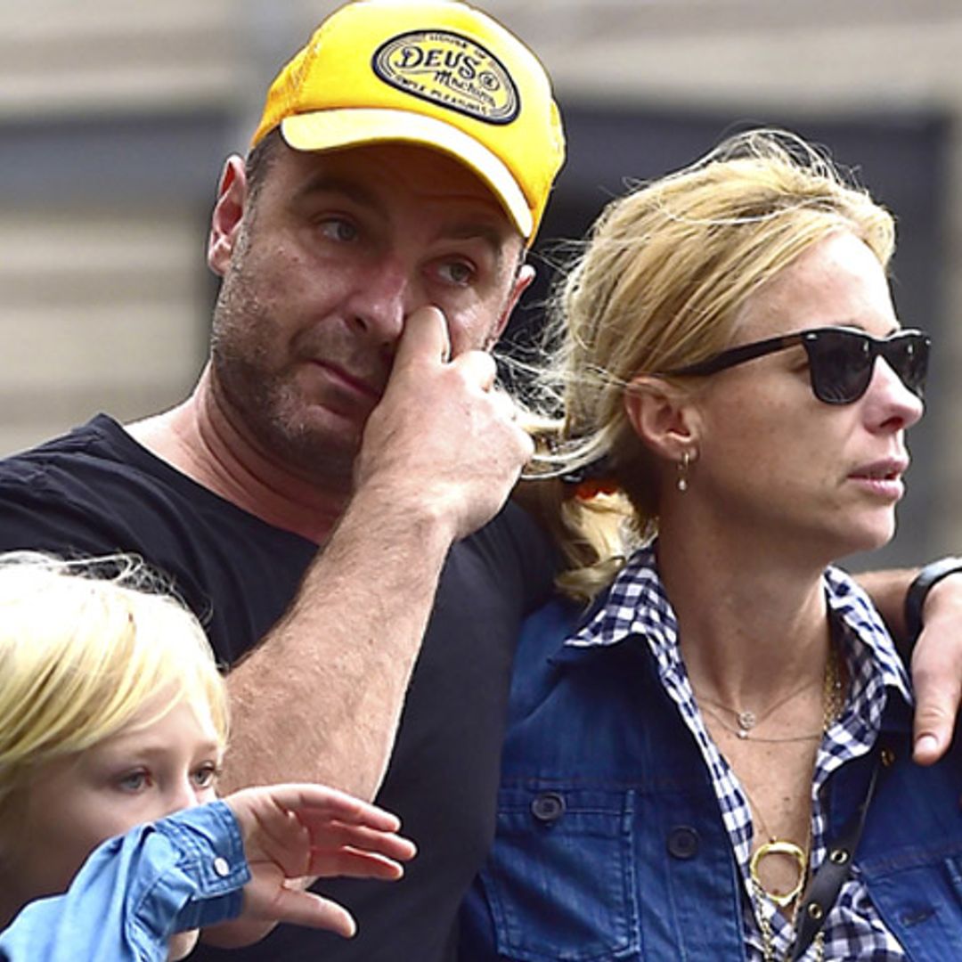 Liev Schreiber se apoya en el ‘clon’ de Naomi Watts