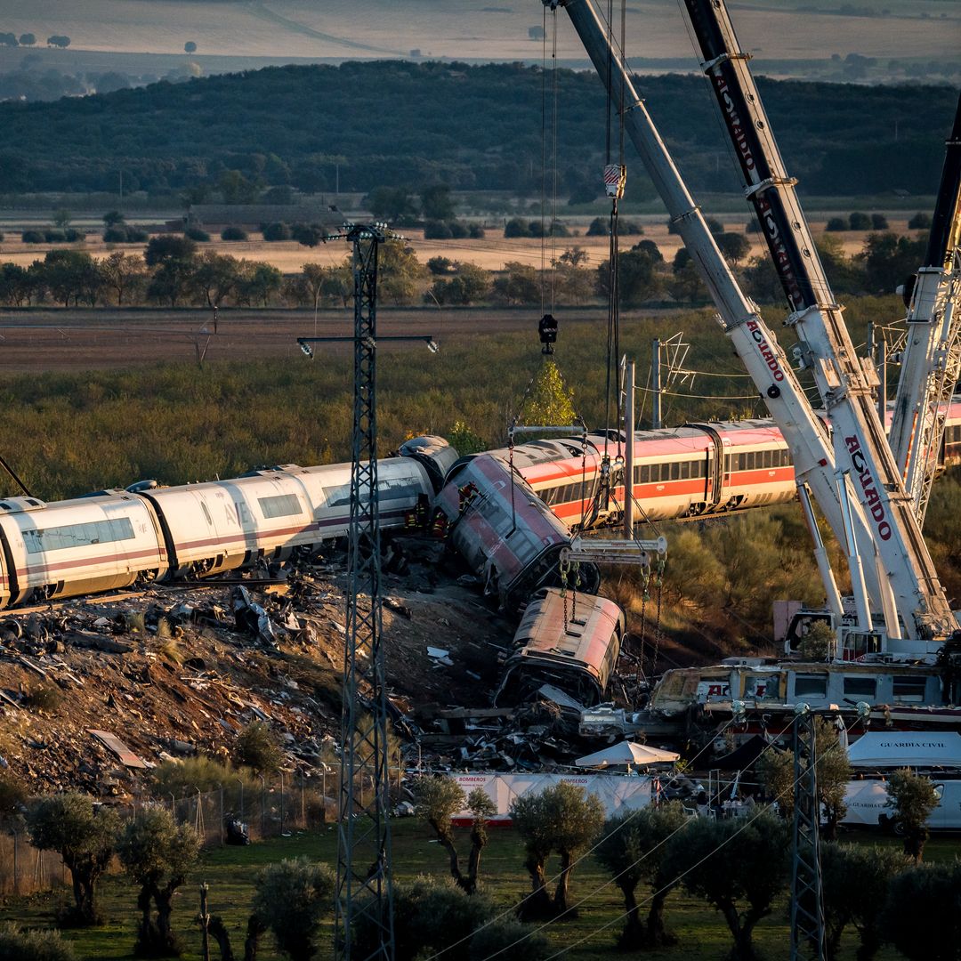 Última hora del accidente de trenes en Urda: 69 muertos, 70 denuncias por desaparición y solo 5 víctimas identificadas