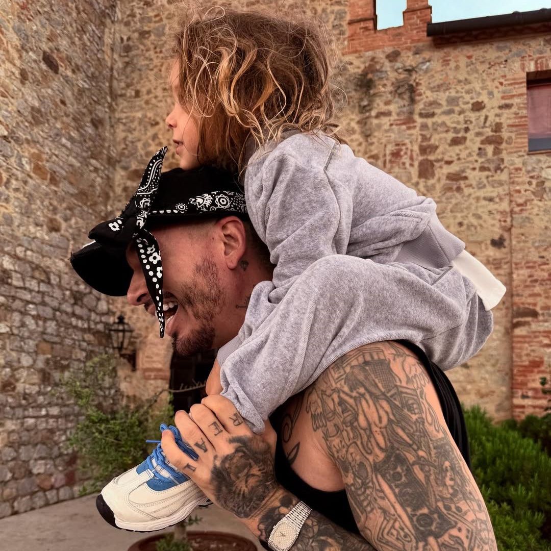 J Balvin muestra su lado más divertido junto a su hijo Río