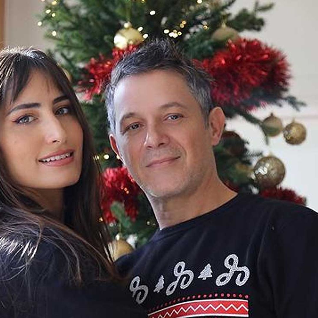 Alejandro Sanz empieza el año entre campanas y revela a quién le dio el primer beso del año