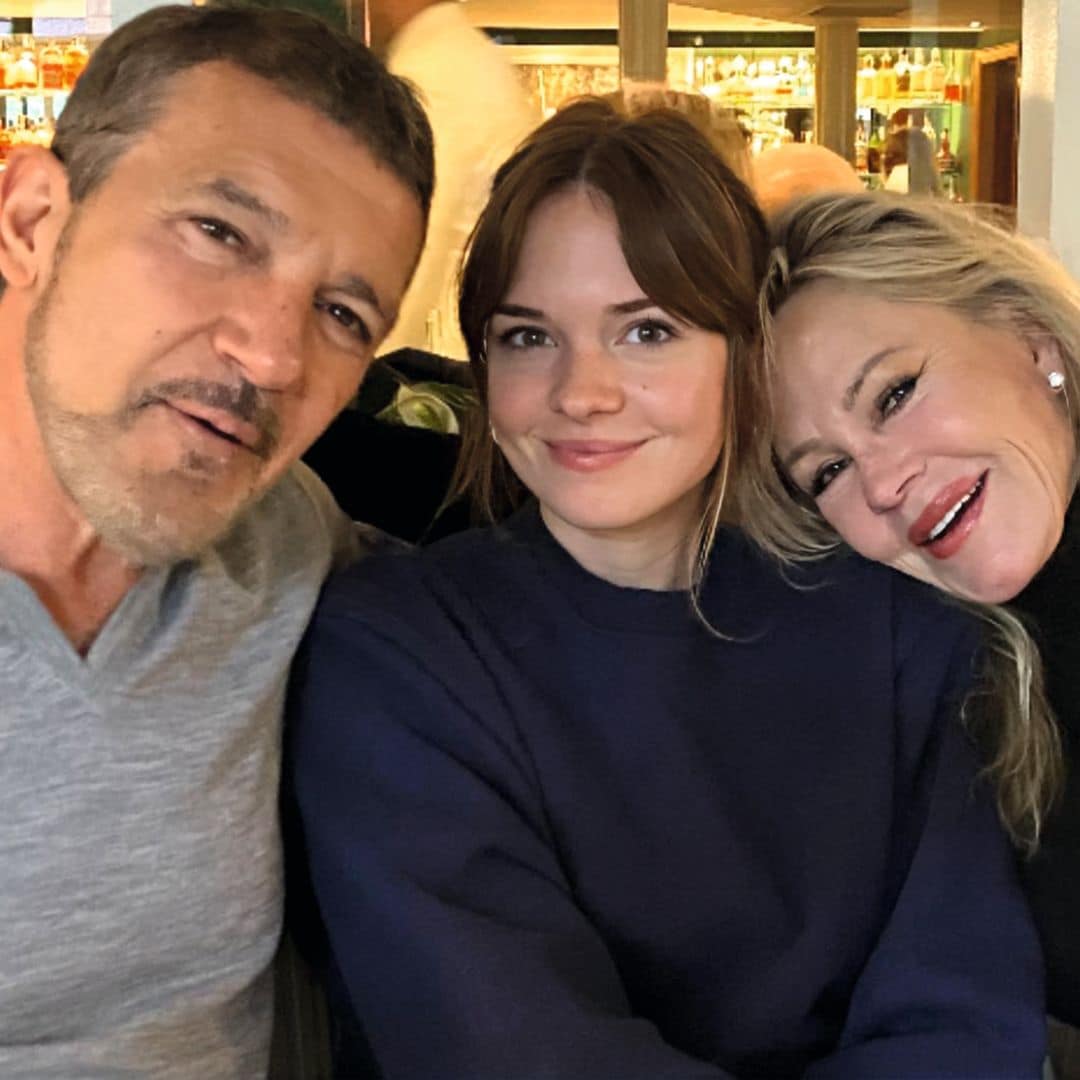 Stella Banderas reaparece un mes después de su boda: "Gracias a mis padres por ser los más geniales, generosos y cariñosos del mundo"