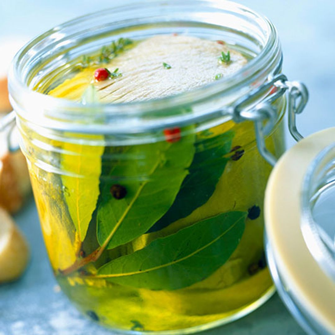 Aprende a preparar bonito en escabeche casero