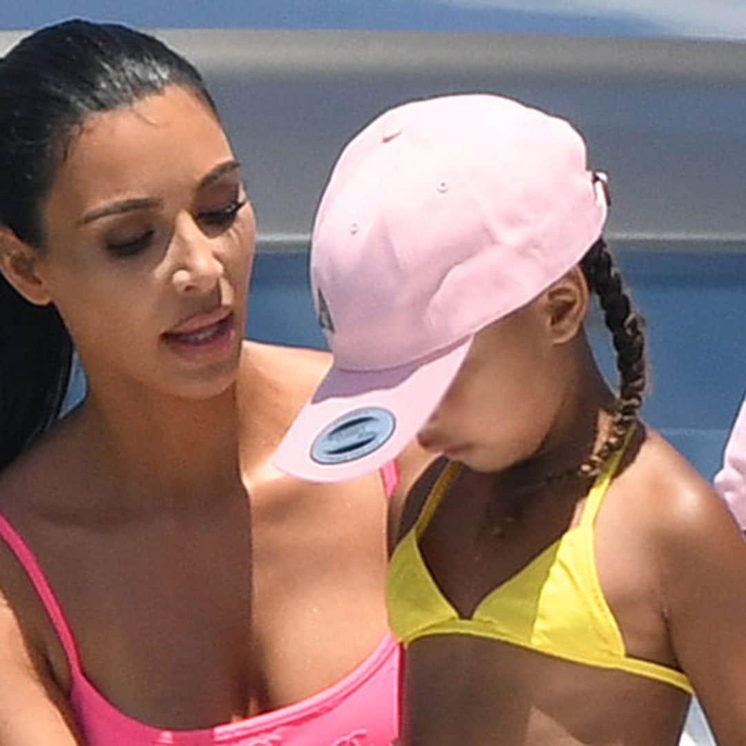 Kim Kardashian disfruta de un paseo con sus hijos ¡en alta mar!
