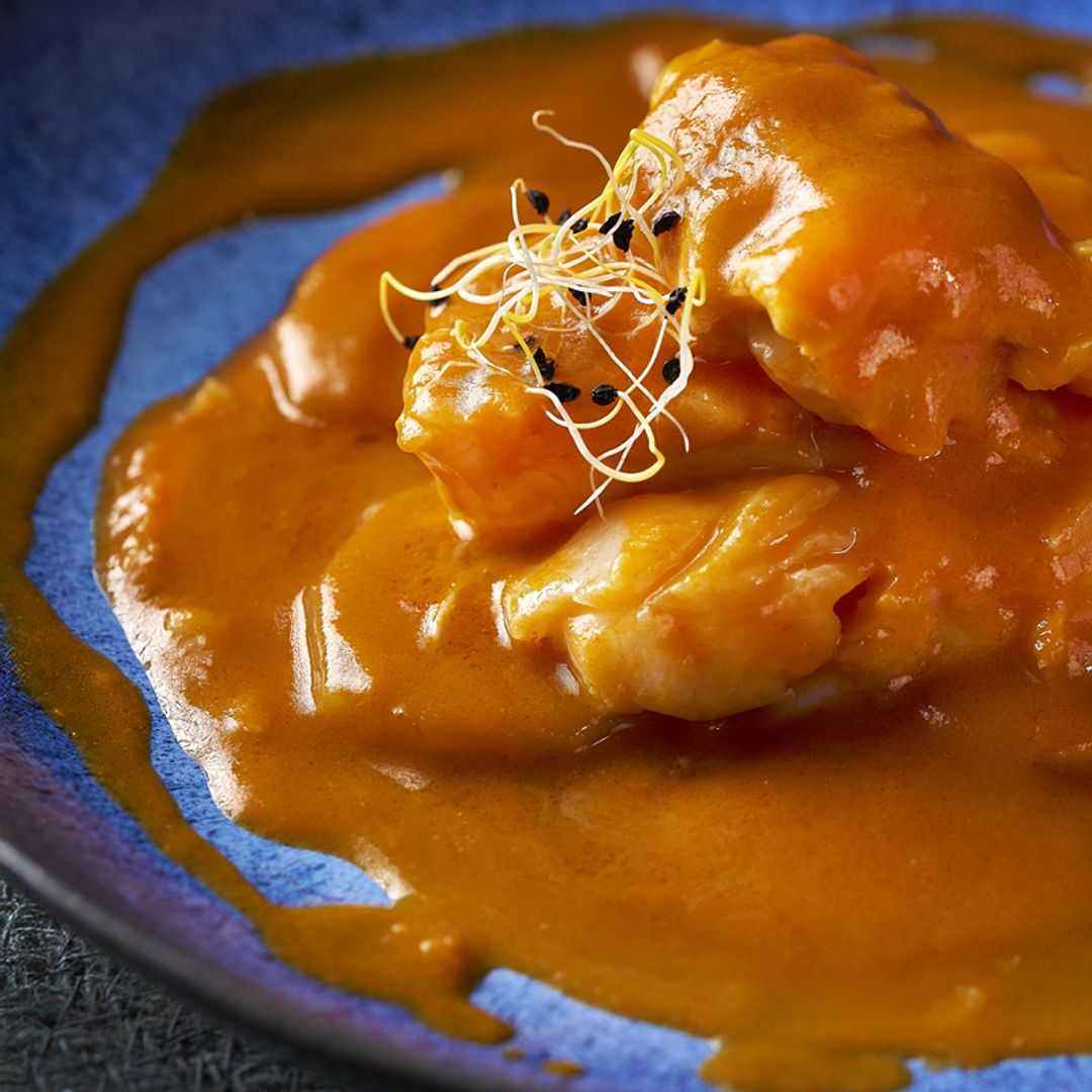 Lomo de skrei con su kokotxa y salsa vizcaína