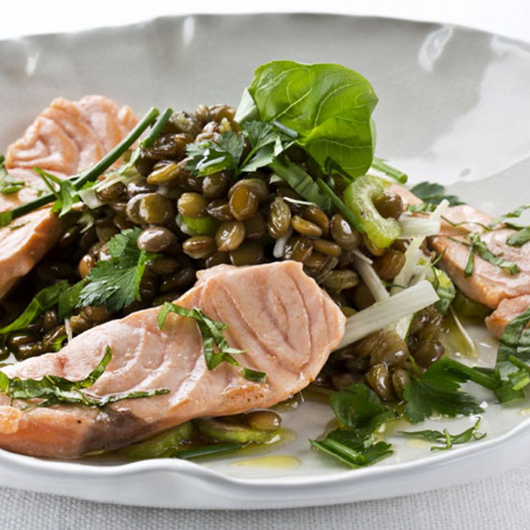 Ensalada de lentejas con salmón fresco