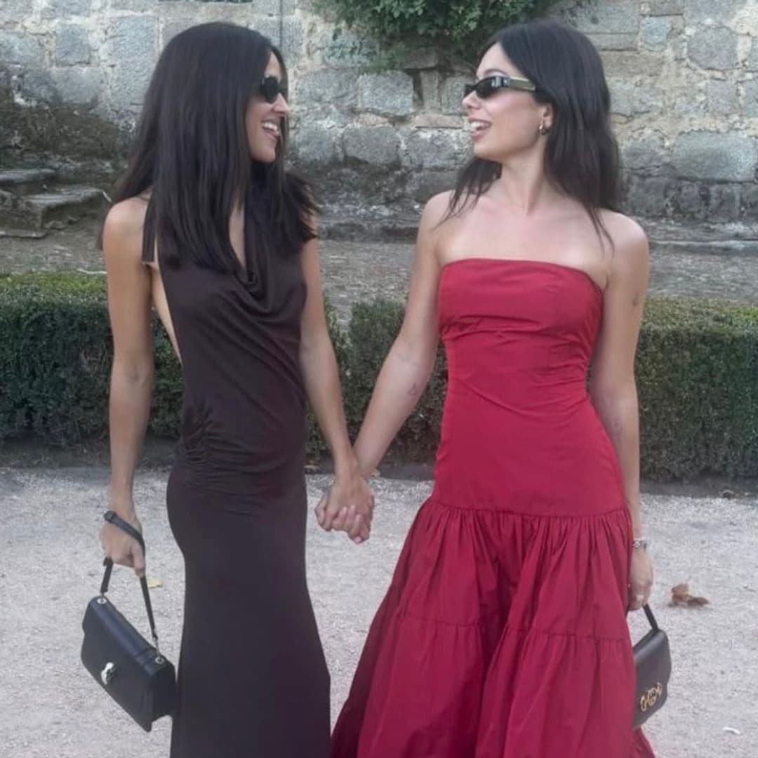 Macarena García y Anna Castillo, las invitadas rebeldes: vestidos largos, gafas de sol y chaquetas de cuero