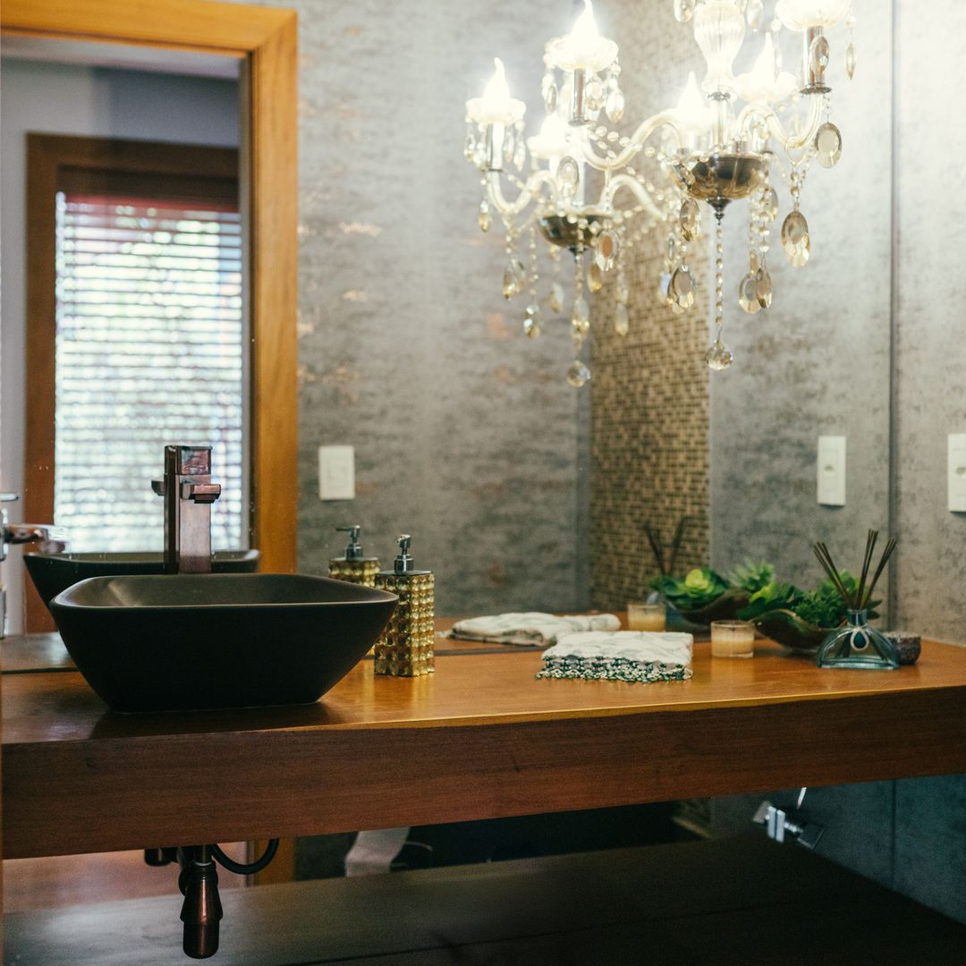 Por qué los aseos de cortesía son el mejor lugar de la casa para arriesgar con la decoración: 10 ideas que lo demuestran