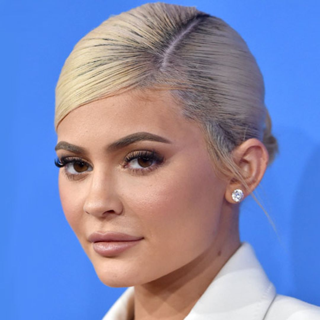 El nuevo look de Kylie Jenner confirma su romance con las melenas fantasía
