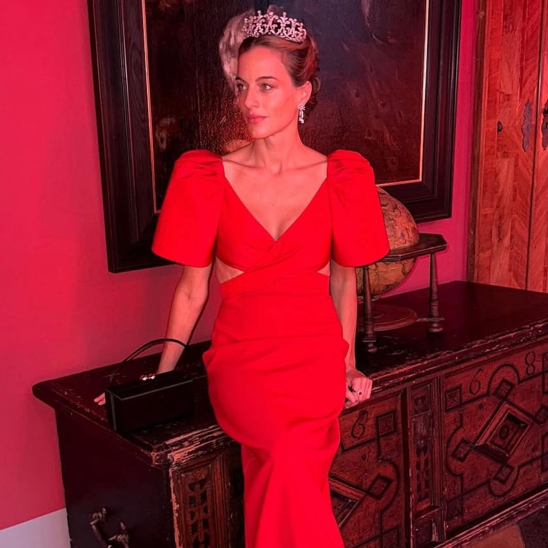 La princesa Cleo Oettingen-Spielberg se viste de gala en Baviera con un look rojo homenaje a Madrid (su ciudad favorita) y la histórica tiara que llevó en su boda