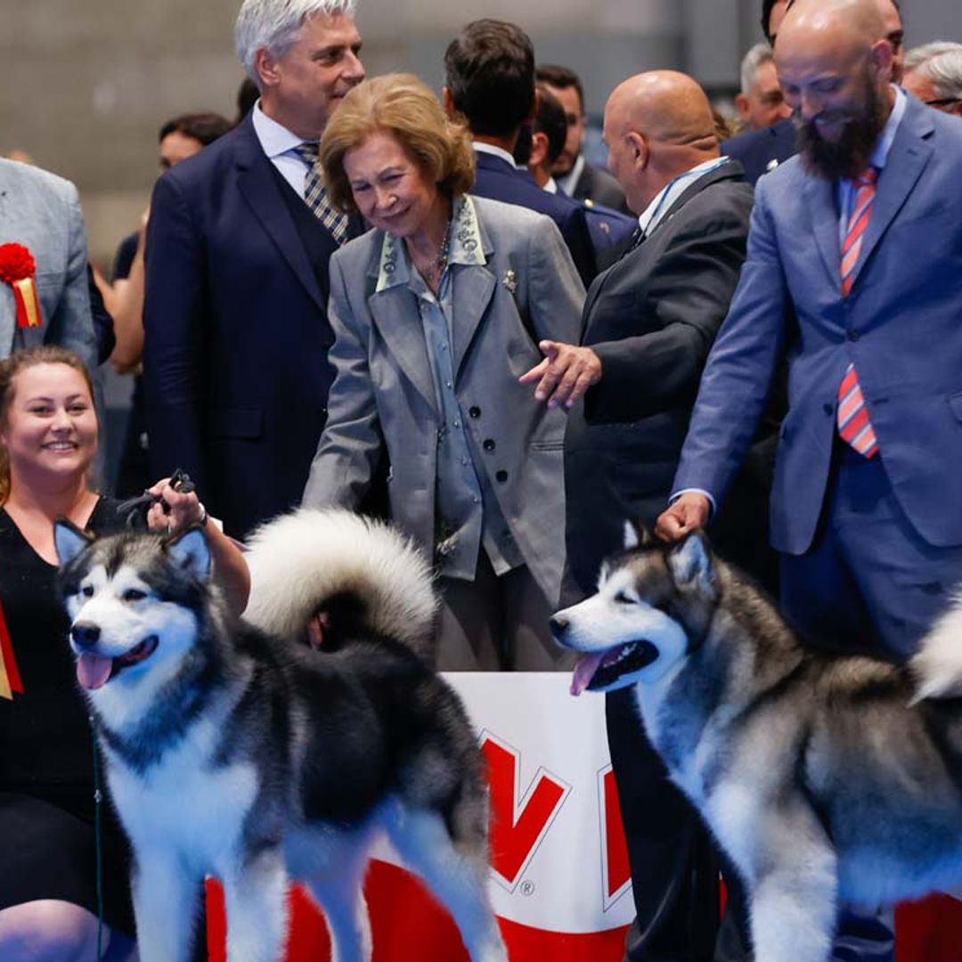 La reina Sofía vuelve a mostrar su amor por los animales, esta vez, en una feria canina