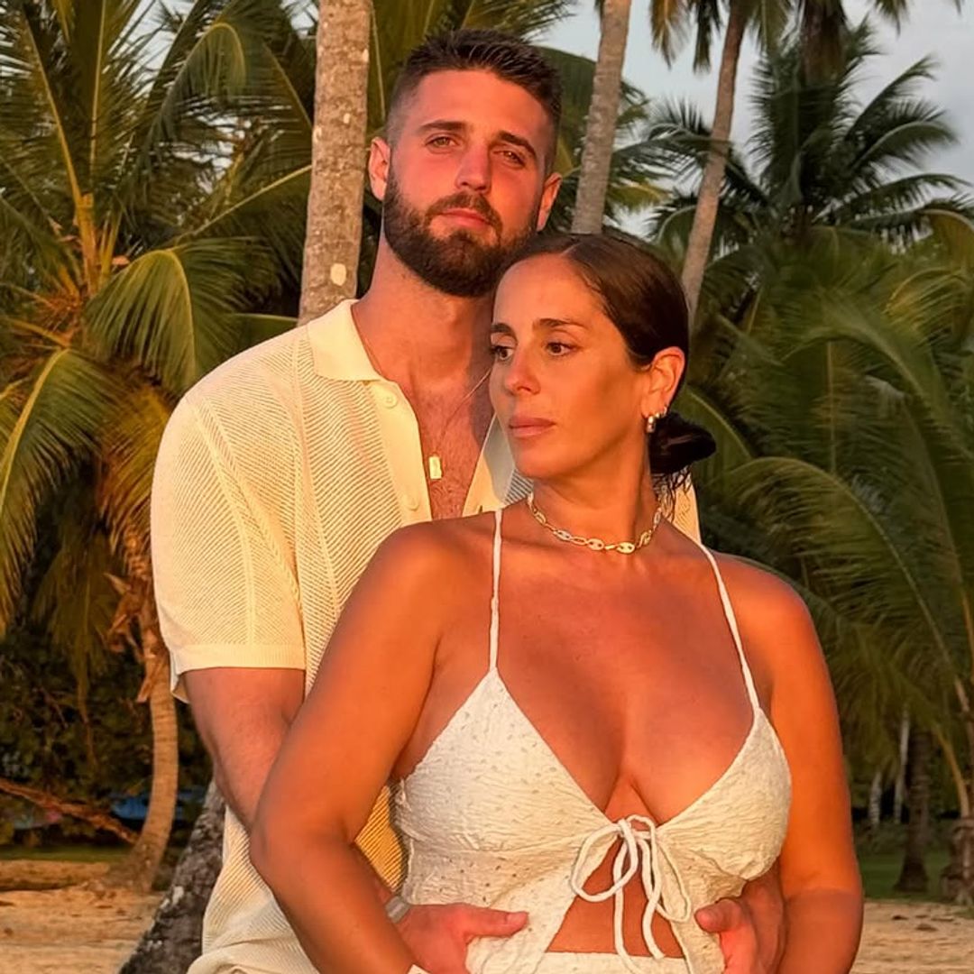 Anabel Pantoja y su beso de película en el mar con David Rodríguez que zanja su última crisis