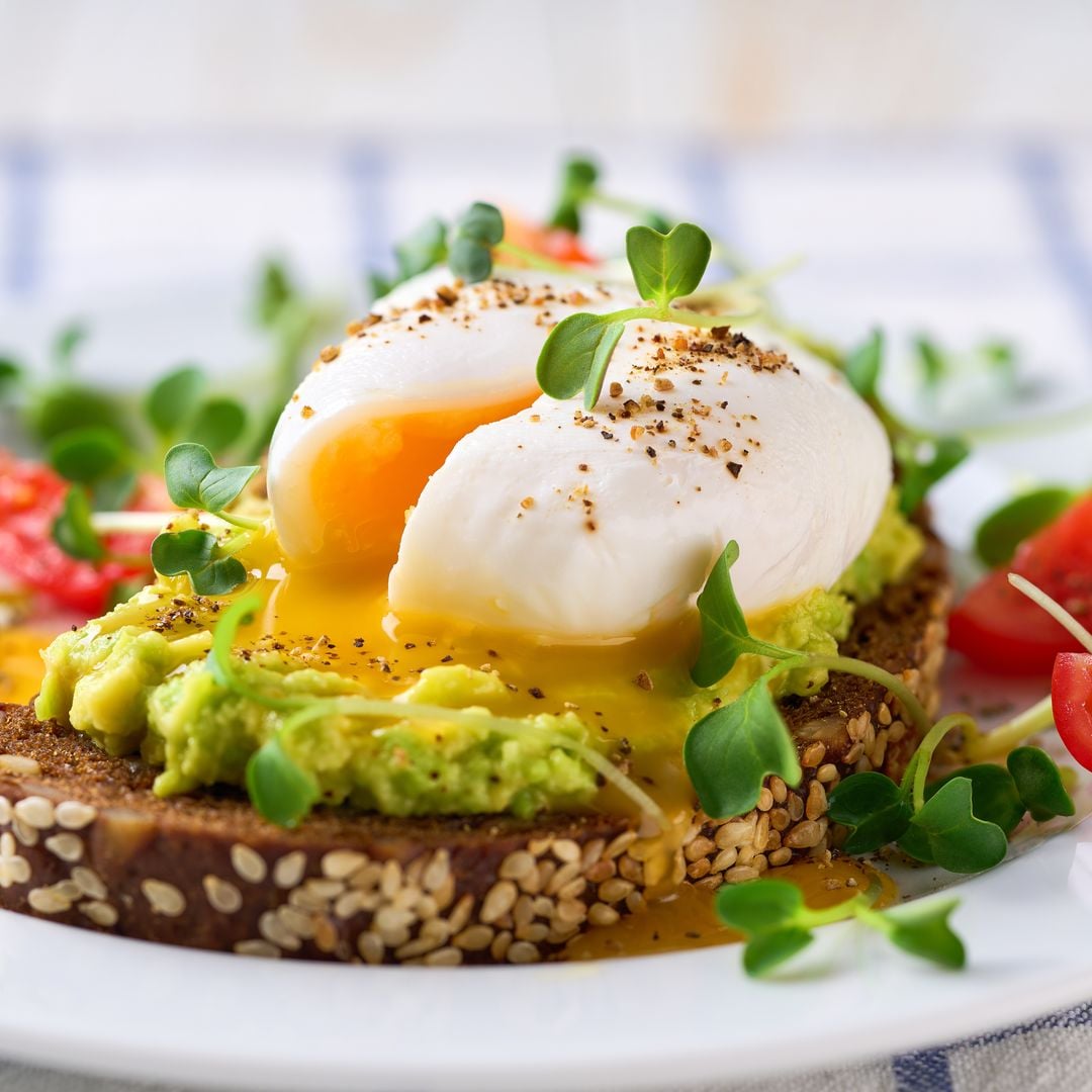 Comer sano y no pasar hambre: los alimentos ‘estratégicos’ y recetas que te ayudarán a conseguirlo
