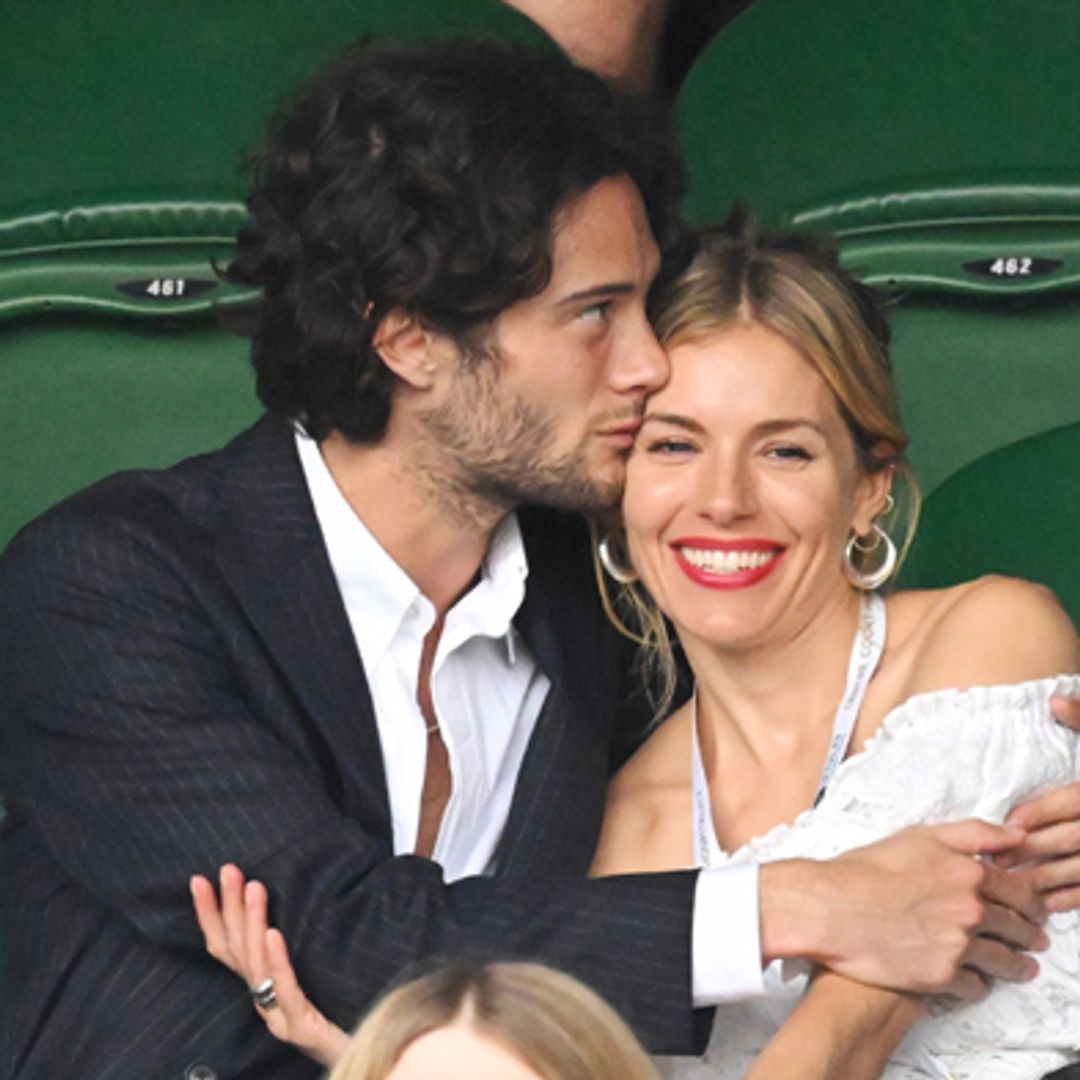Sienna Miller y Oli Green se casan un mes después de ser padres y su historia de amor desafía la diferencia de edad