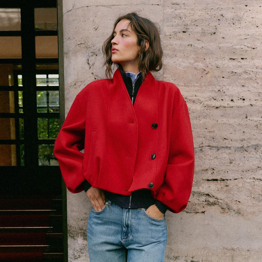 Zara inaugura el otoño y lanza 6 cazadoras bomber para seguir llevando manga corta en octubre y no pasar frío