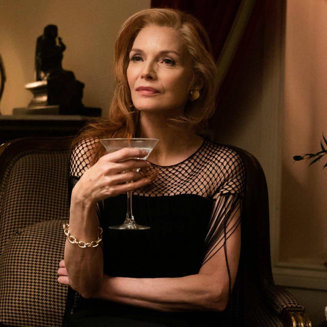 Michelle Pfeiffer también llevó el vestido de flecos y rejilla que tiene doña Letizia