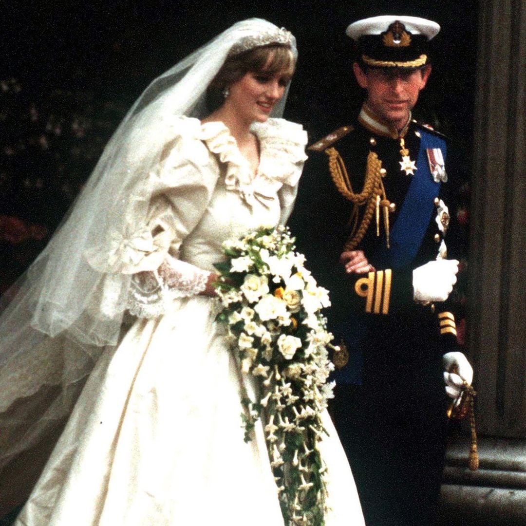 David Emanuel, diseñador del vestido de novia de Diana de Gales: "Colocábamos pistas falsas en los contenedores para evitar que se desvelaran detalles"