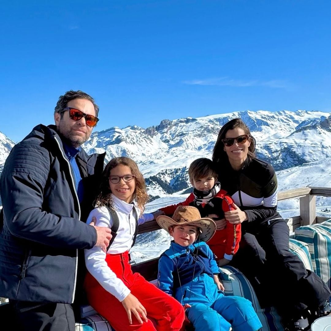 Bárbara Coppel y su familia, en una nueva aventura vacacional en la nieve
