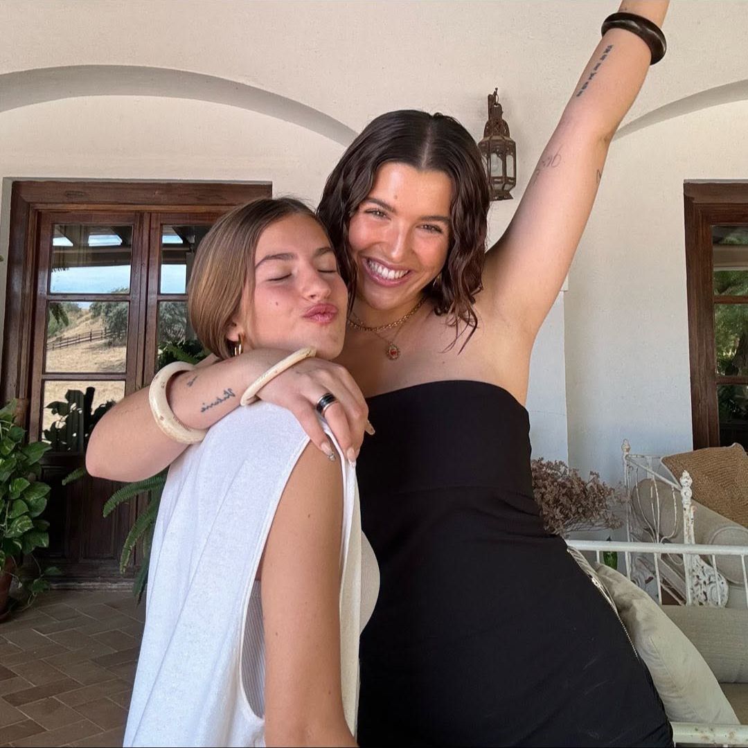 Alba Díaz habla como nunca de su hermana Triana al felicitarla por sus 18 años: "Gracias por ser el reflejo de mí misma con tu edad"