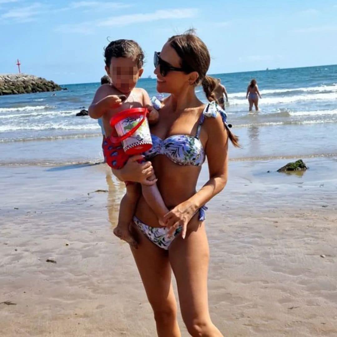 Paula Echevarría luce abdominales con un posado en bikini muy especial