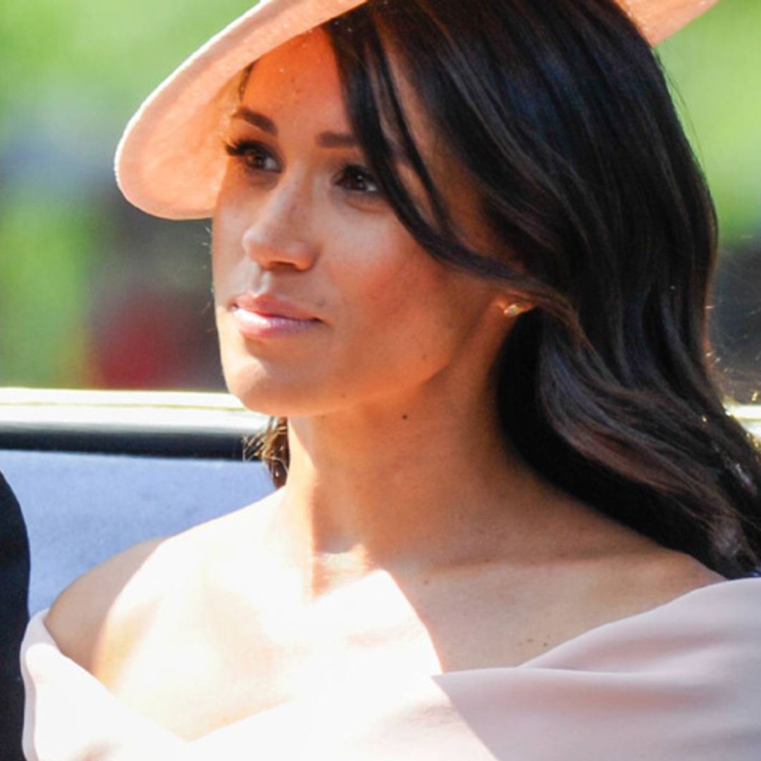 La técnica de maquillaje con la que el 'escote Meghan' favorece más que ningún otro