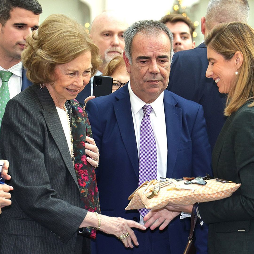 La reina Sofía inaugura muy sonriente el Rastrillo de Nuevo Futuro con la presencia de populares rostros