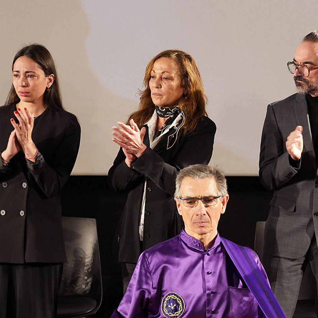 La viuda y los hijos de Carlos Saura, arropados por amigos y compañeros, dan el último adiós al cineasta