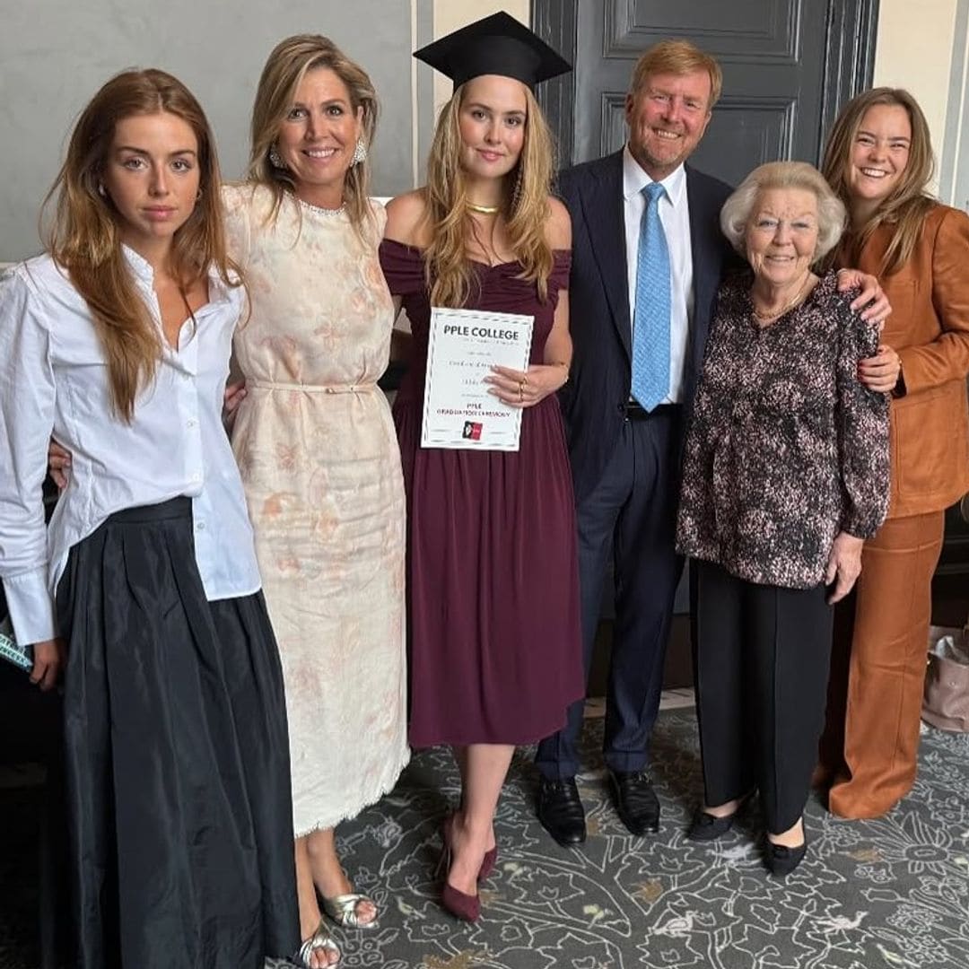 Las fotos de la graduación de la princesa Amalia: arropada por su familia y orgullosa de su tesis