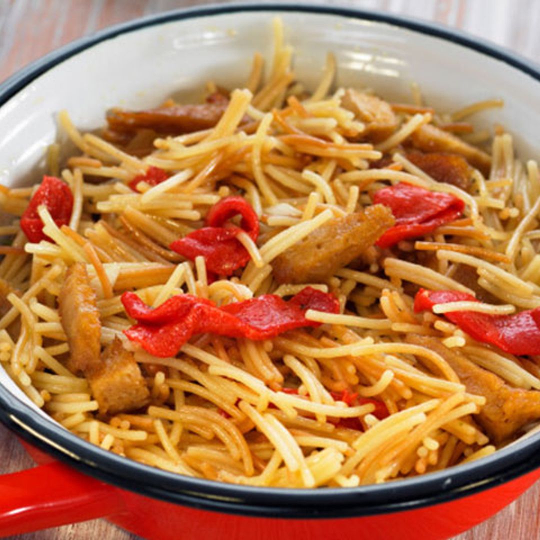Fideuá vegana (con seitán y pimiento rojo)