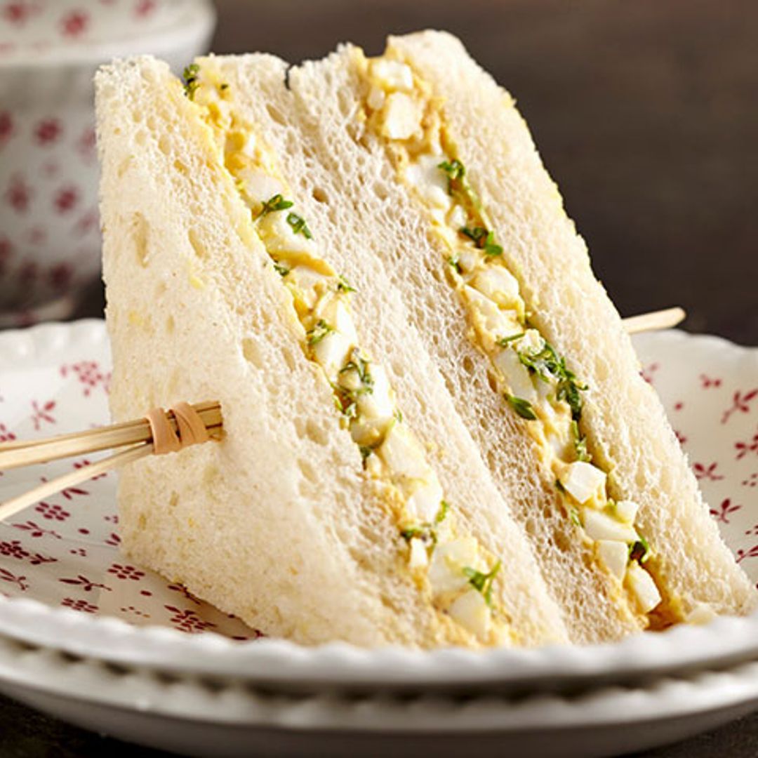 Sándwich de huevo y berros con mayonesa a la mostaza