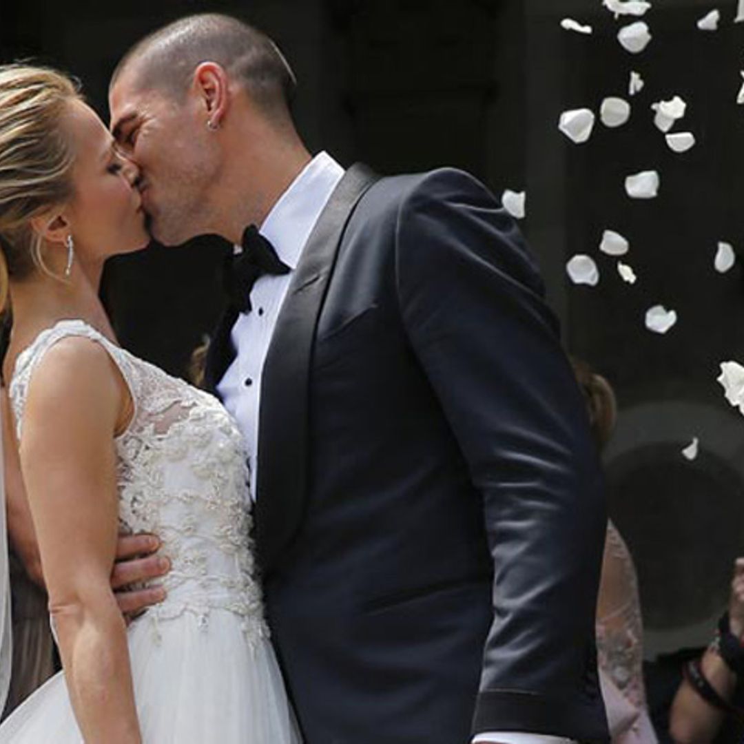 Víctor Valdés da el 'sí, quiero' a Yolanda Cardona rodeado de sus amigos del Barça