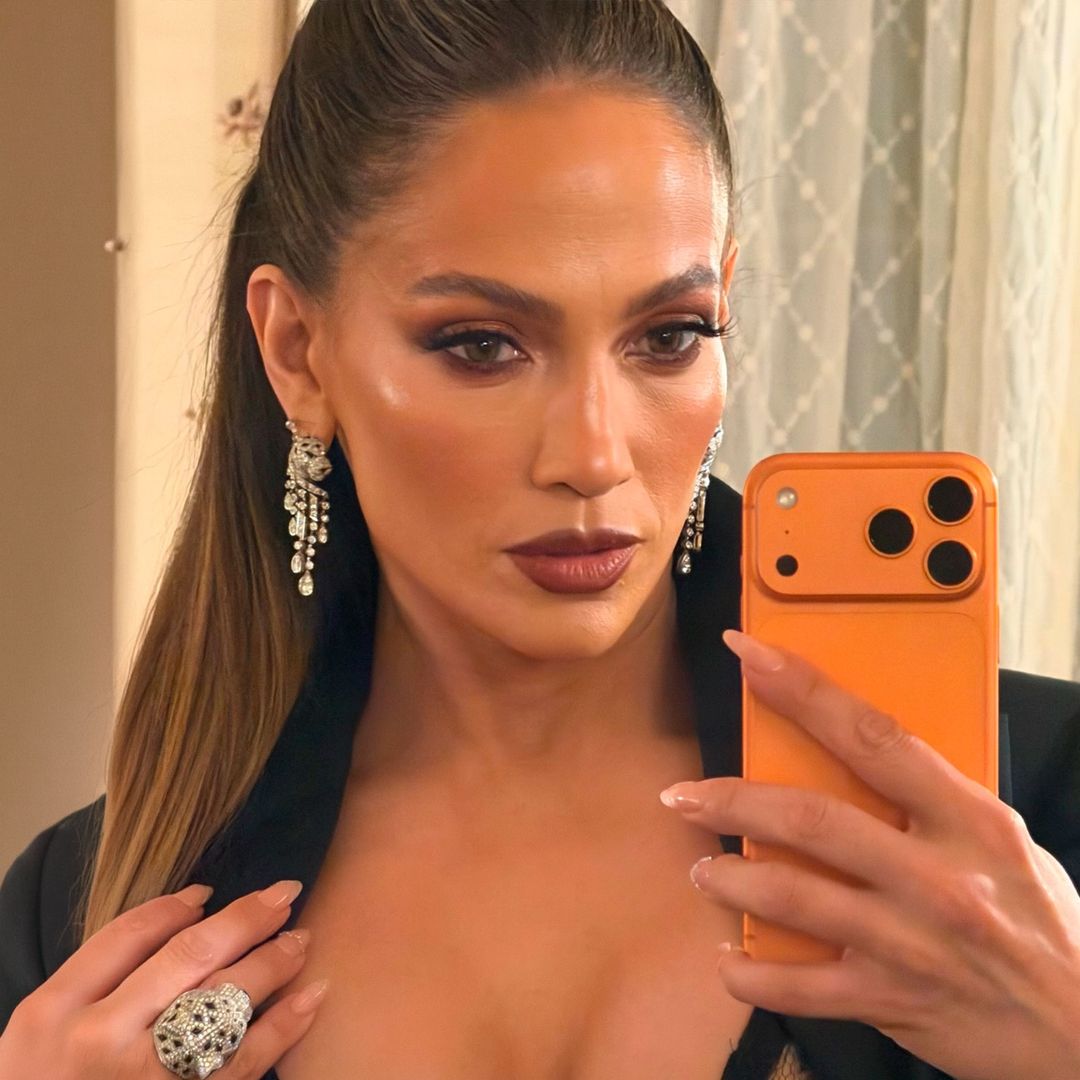 La manicura de Jennifer Lopez a juego con sus ojos: "Los colores del iris siempre nos van a favorecer"