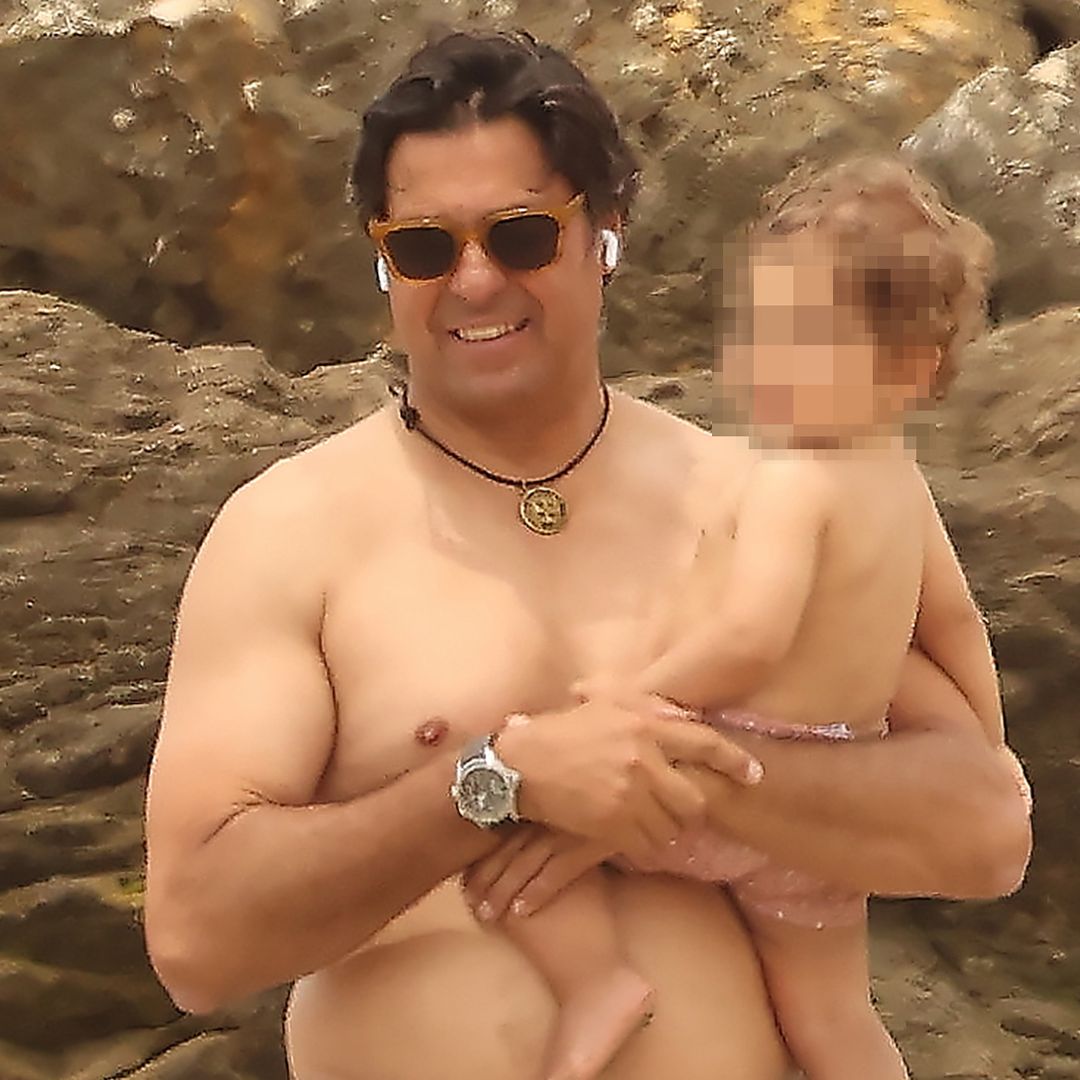 EXCLUSIVA. Fran Rivera y Lourdes Montes, las fotos de su primer día de playa con su familia numerosa