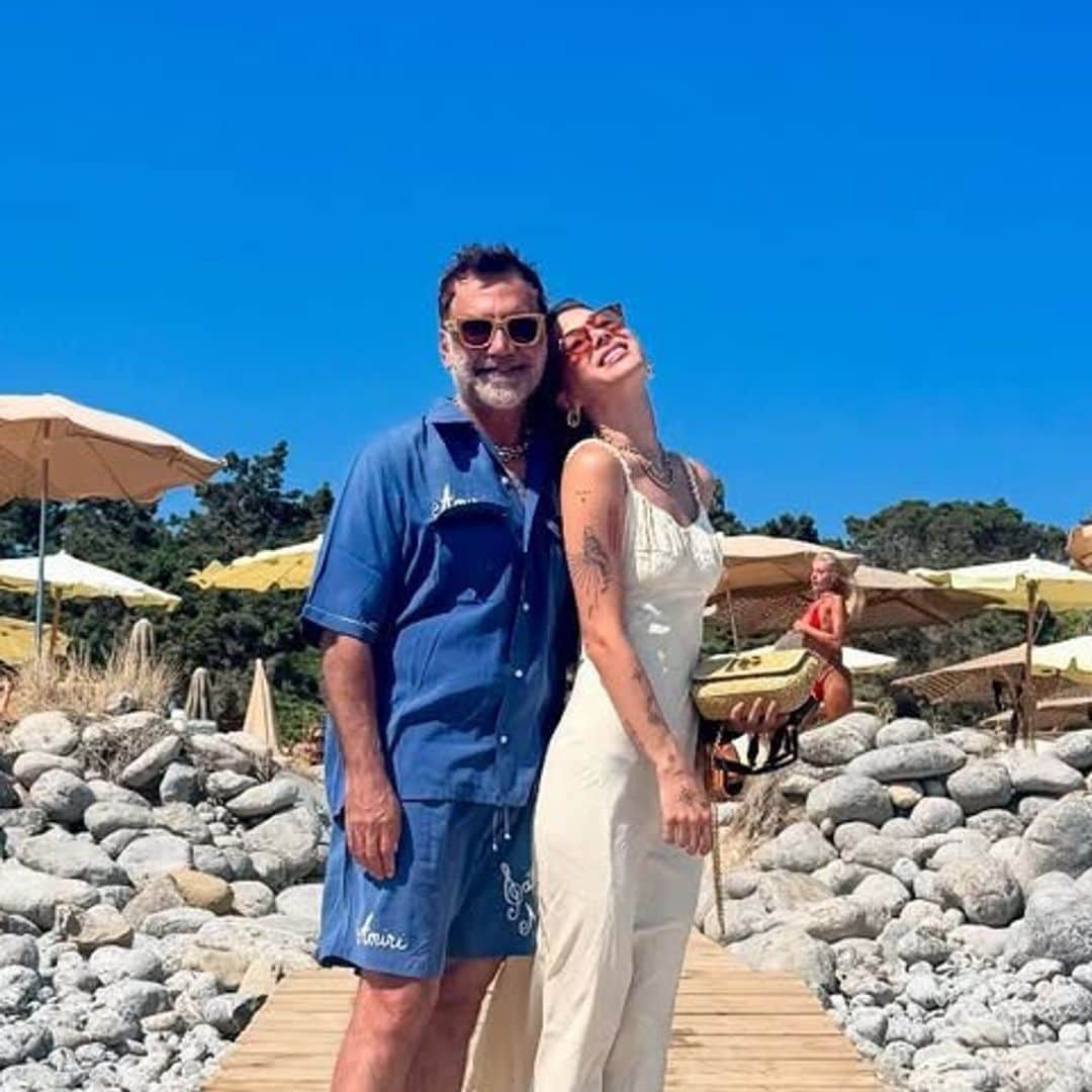 Alejandro Fernández y Karla Laveaga llegan a Ibiza para disfrutar de la época más divertida del año