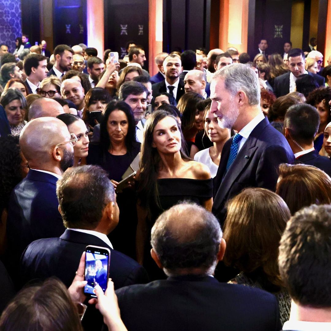 Los reyes Felipe y Letizia se reúnen en El Cairo con los españoles que viven en Egipto
