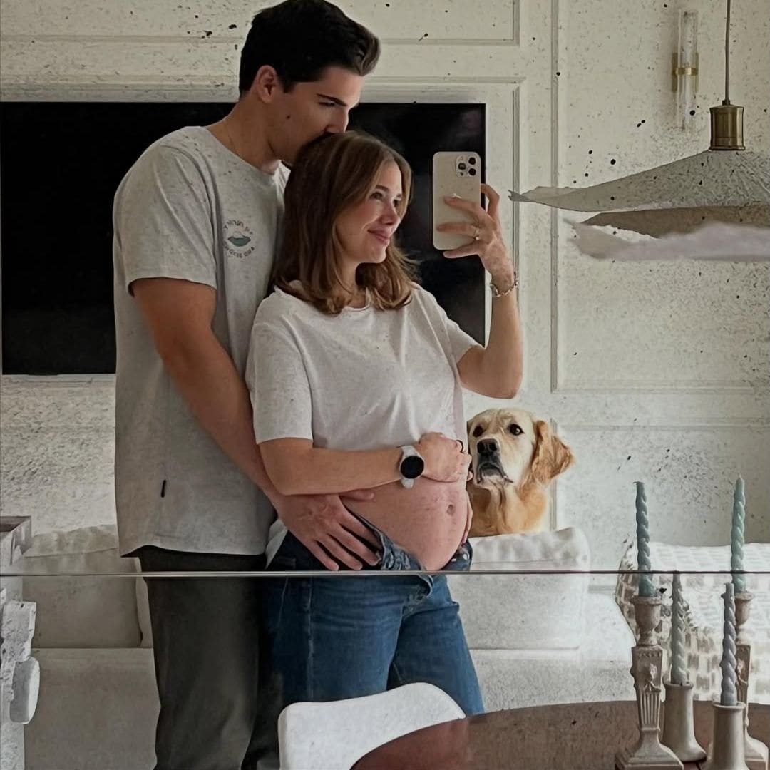 Eugenia Gil, embarazadísima, disfruta de sus Navidades más especiales junto a Javier García-Obregón