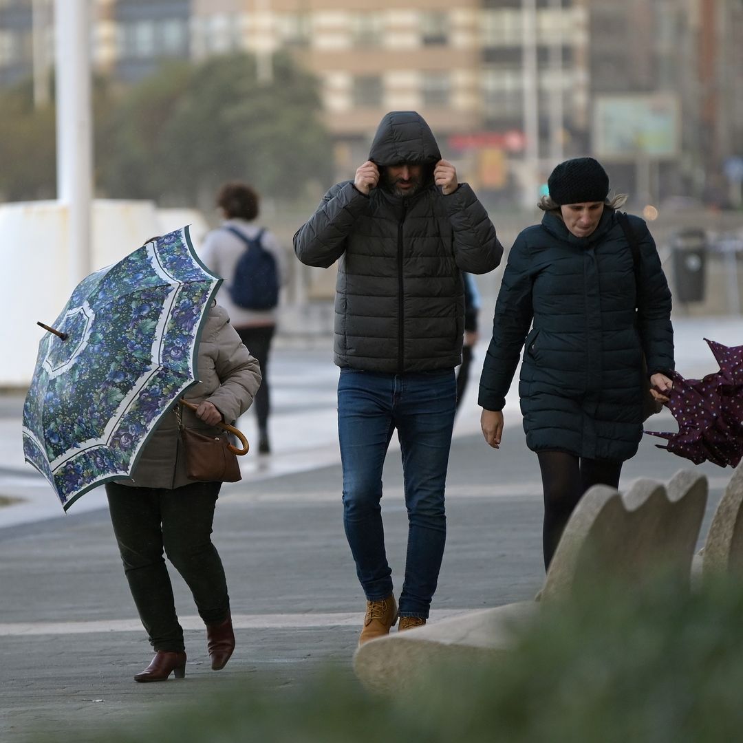 Mejor quedarse en casa: la AEMET alerta de lluvias intensas, vientos de 120 km/h y un desplome térmico de 10 grados